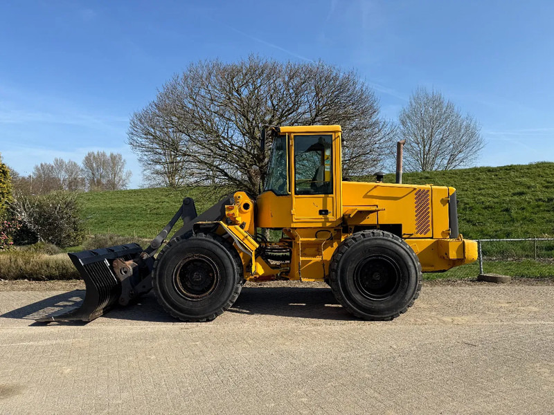Volvo L70D - Wheel loader: picture 2 Volvo L70D - Wheel loader: picture 2