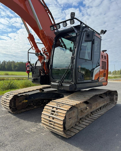 HitachiZX225USLC-7 + Engcon - Crawler excavator: picture 4 HitachiZX225USLC-7 + Engcon - Crawler excavator: picture 4
