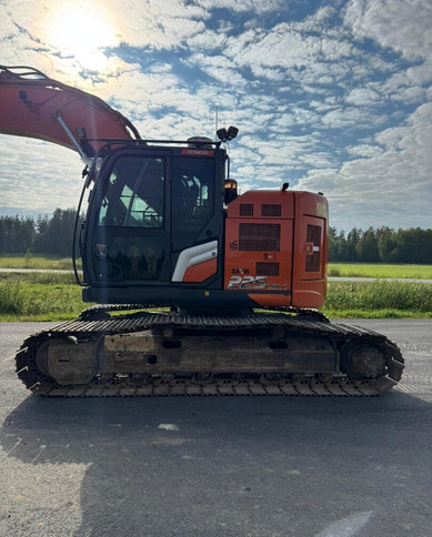 HitachiZX225USLC-7 + Engcon - Crawler excavator: picture 5 HitachiZX225USLC-7 + Engcon - Crawler excavator: picture 5