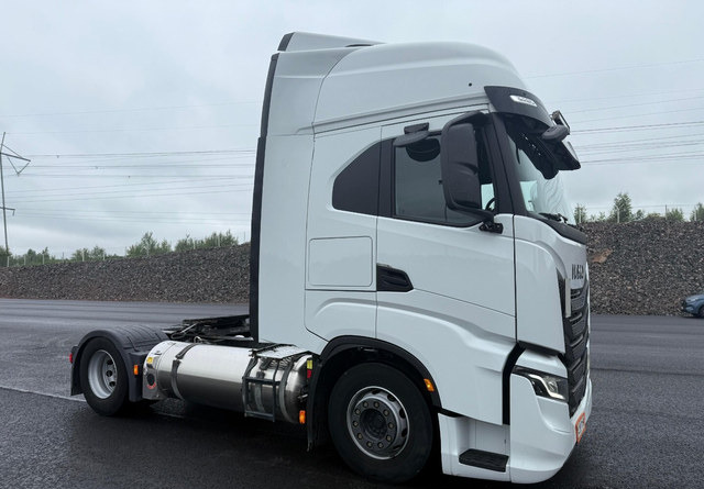 Tractor unit Iveco S-Way 460 4x2 LNG / LBG: picture 7