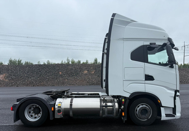 Tractor unit Iveco S-Way 460 4x2 LNG / LBG: picture 6