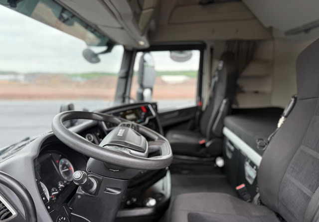 Tractor unit Iveco S-Way 460 4x2 LNG / LBG: picture 14