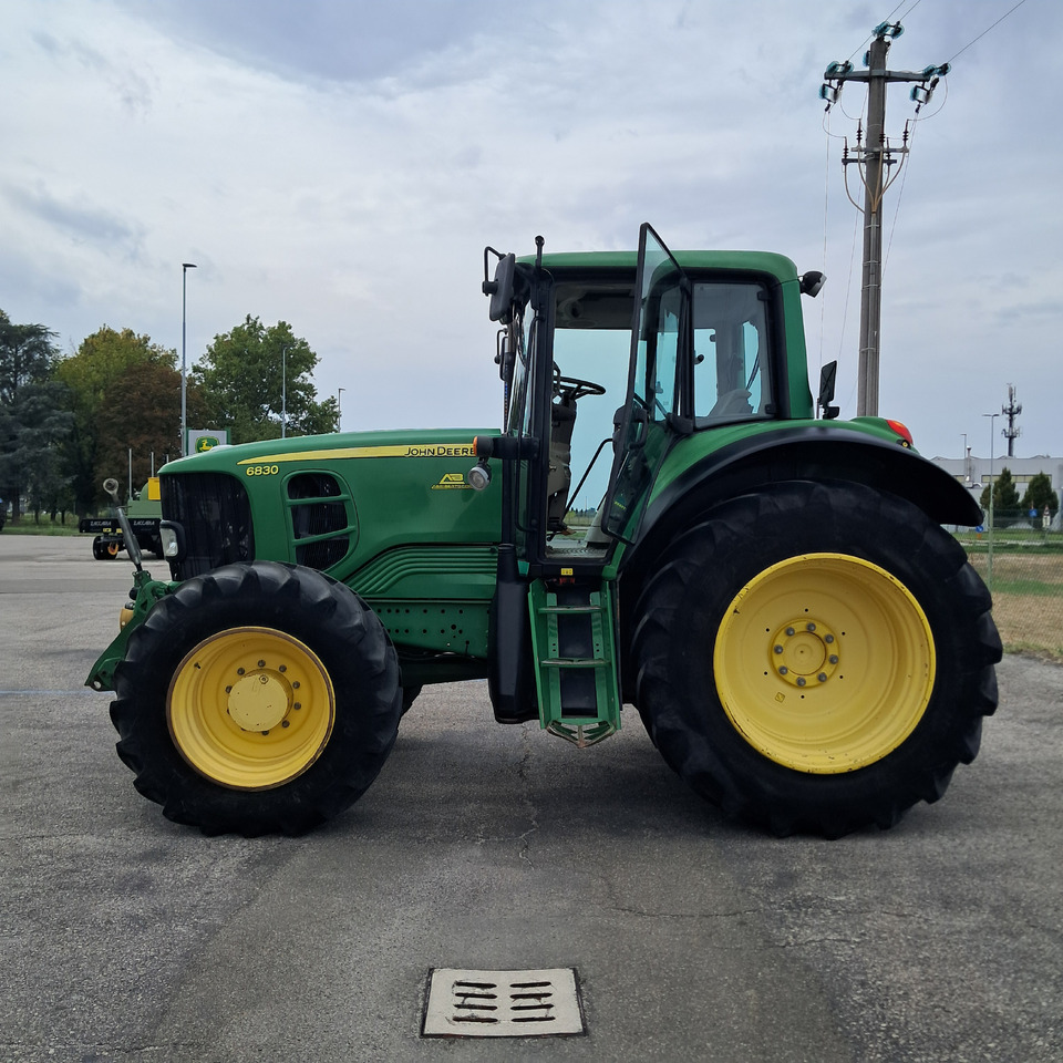 JOHN DEERE 6830 Premium - Farm tractor: picture 3 JOHN DEERE 6830 Premium - Farm tractor: picture 3
