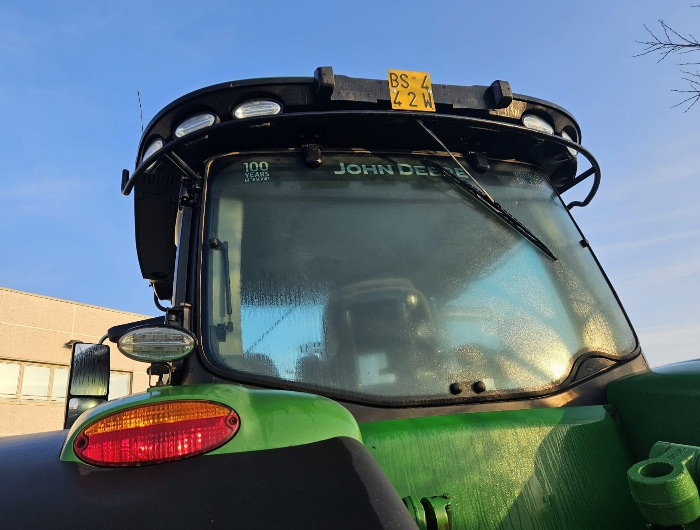 Farm tractor JOHN DEERE 8320R: picture 8