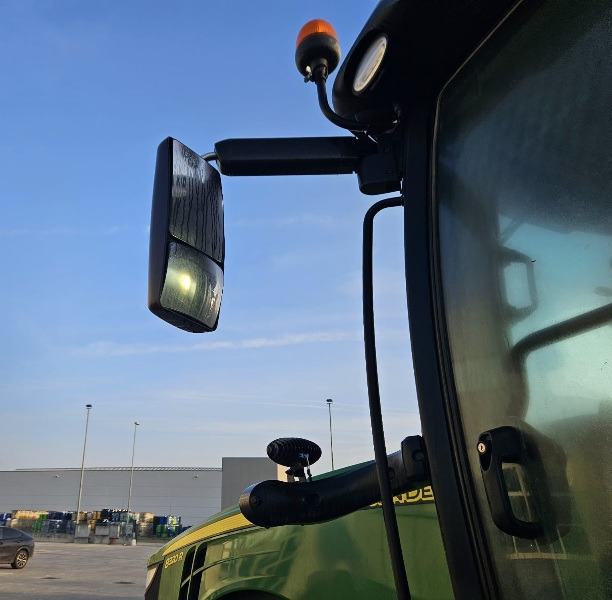Farm tractor JOHN DEERE 8320R: picture 10