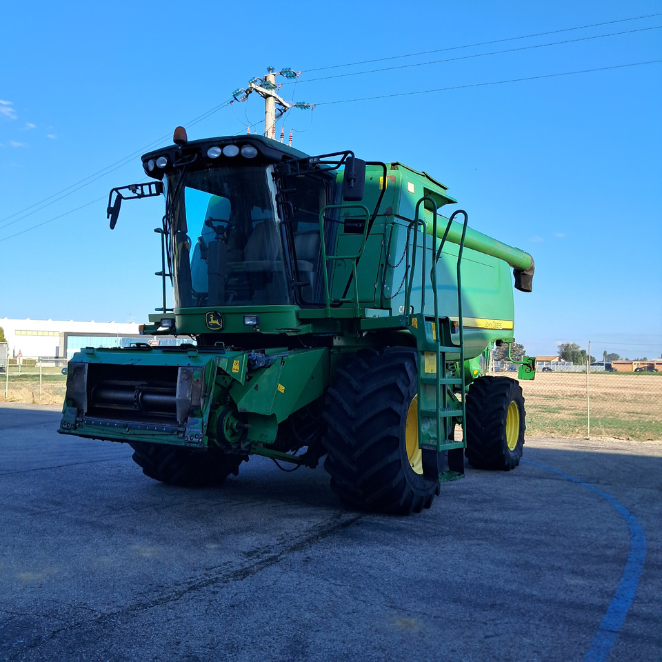 JOHN DEERE C670 - Combine harvester: picture 1 JOHN DEERE C670 - Combine harvester: picture 1