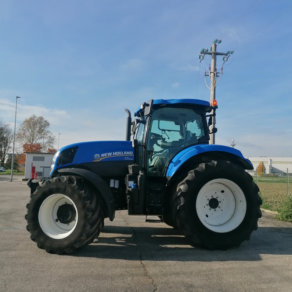 NEW HOLLAND T7 210 - Farm tractor: picture 2 NEW HOLLAND T7 210 - Farm tractor: picture 2