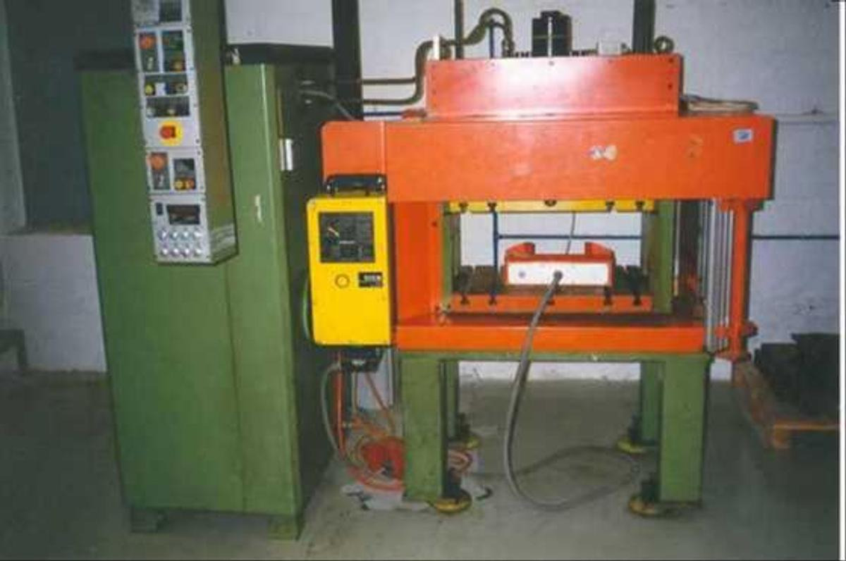 Hydr. Schnelläuferpresse bzw. Stanzautomat WANZKE - Metalworking machinery: picture 1 Hydr. Schnelläuferpresse bzw. Stanzautomat WANZKE - Metalworking machinery: picture 1