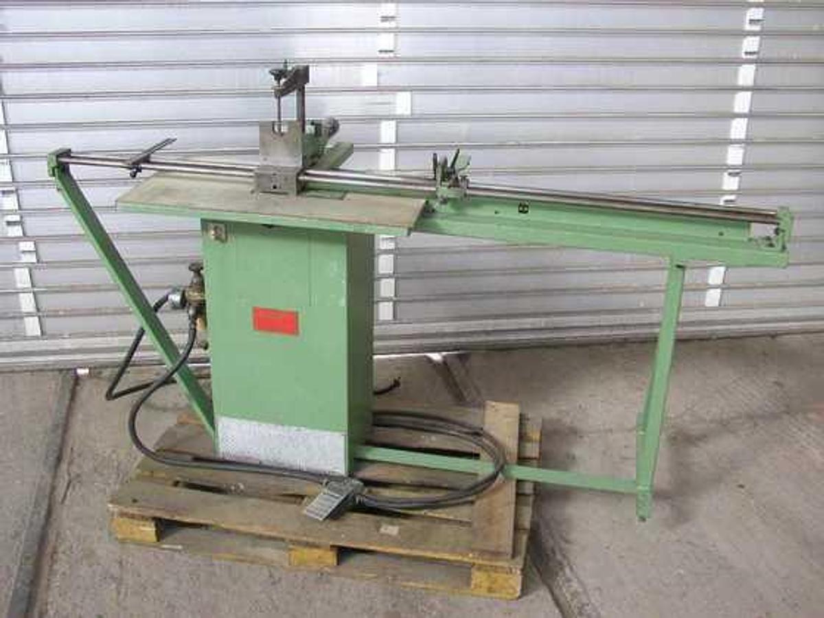 Koordinatenmarkier- u. Zentrierbohrmaschine BÖNI - Metalworking machinery: picture 1 Koordinatenmarkier- u. Zentrierbohrmaschine BÖNI - Metalworking machinery: picture 1