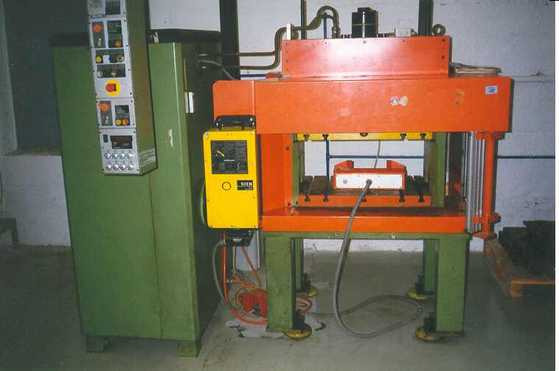 WANZKE SP 30 - Stanzautomaten - Metalworking machinery: picture 1 WANZKE SP 30 - Stanzautomaten - Metalworking machinery: picture 1