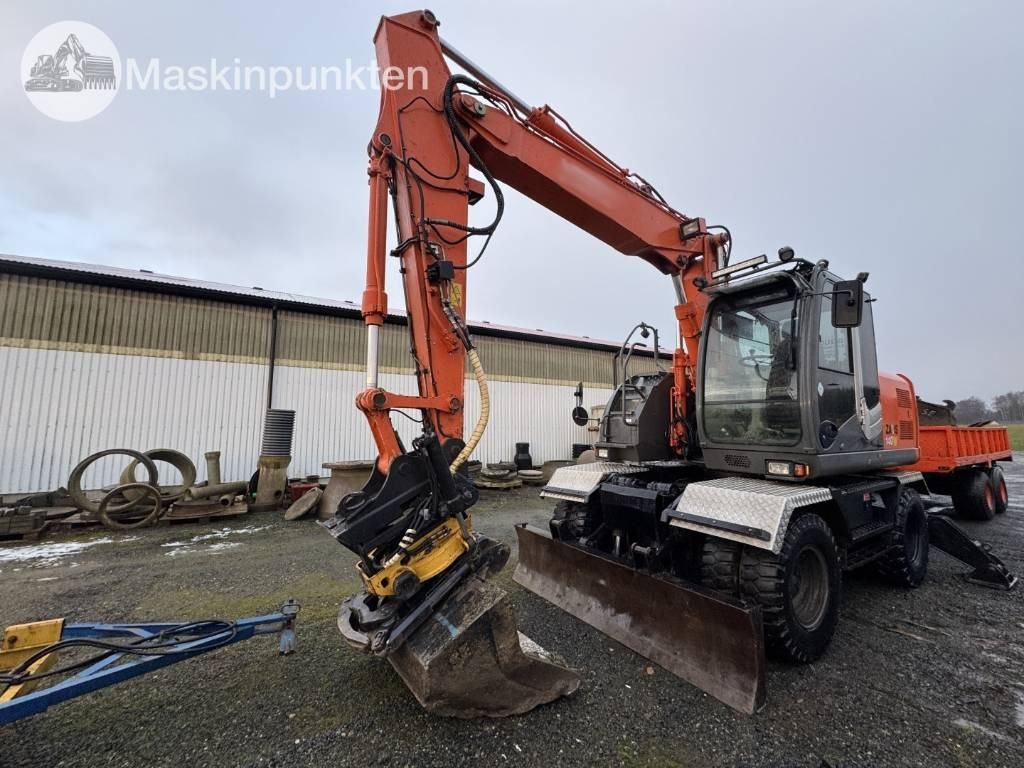 Hitachi ZX 140 W-3 Med vagn och redskap! - Wheel excavator: picture 1 Hitachi ZX 140 W-3 Med vagn och redskap! - Wheel excavator: picture 1