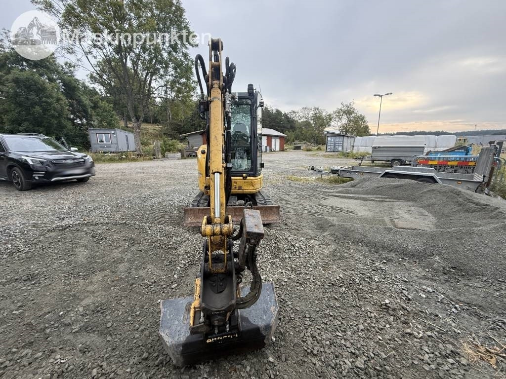 Komatsu PC 26 MR  - Mini excavator: picture 2 Komatsu PC 26 MR  - Mini excavator: picture 2