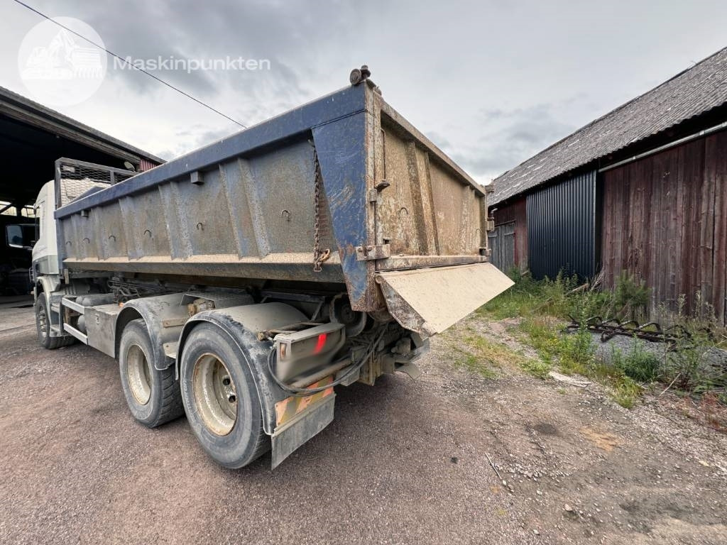 Scania P 124-360 - Hook lift truck: picture 3 Scania P 124-360 - Hook lift truck: picture 3