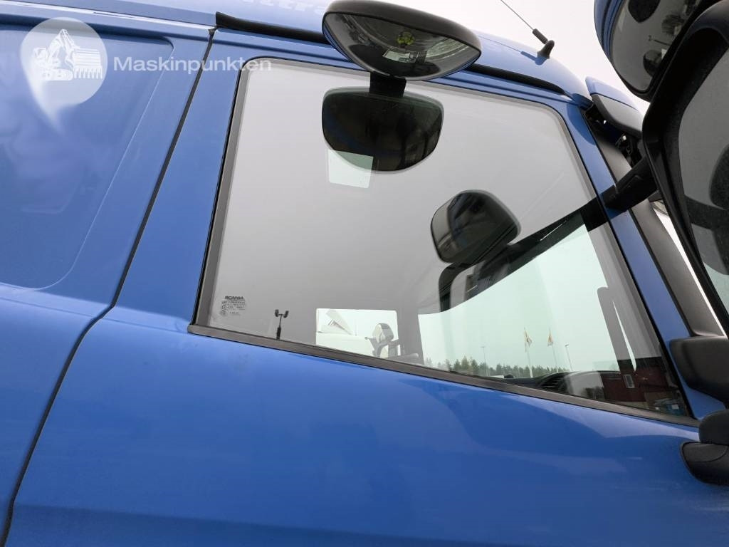 Tractor unit Scania P 450: picture 43
