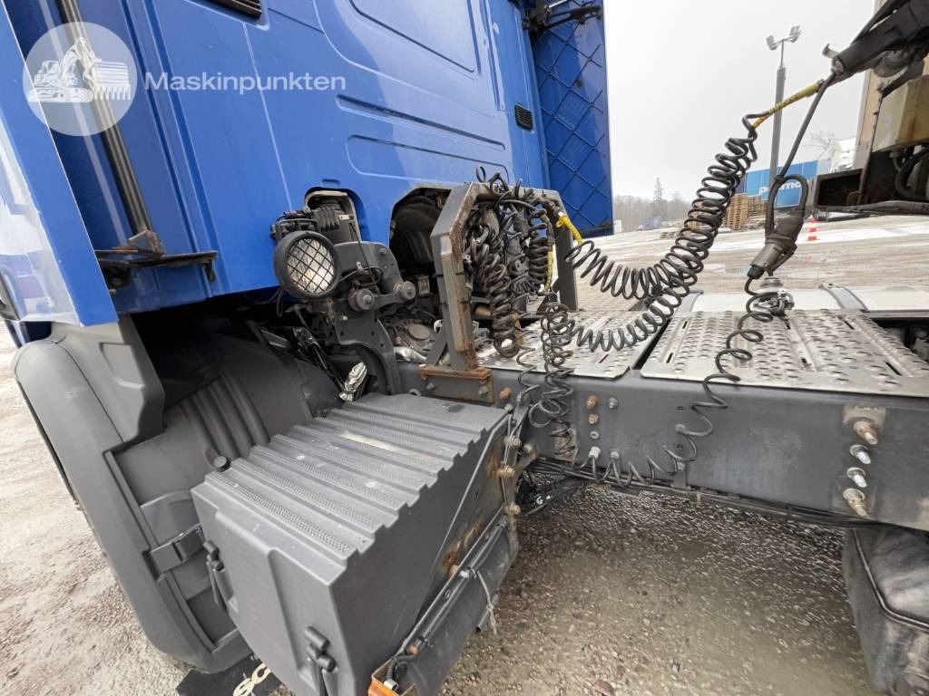 Tractor unit Scania P 450: picture 25
