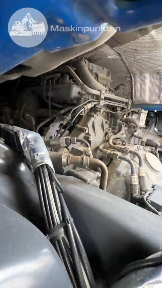 Tractor unit Scania P 450: picture 7
