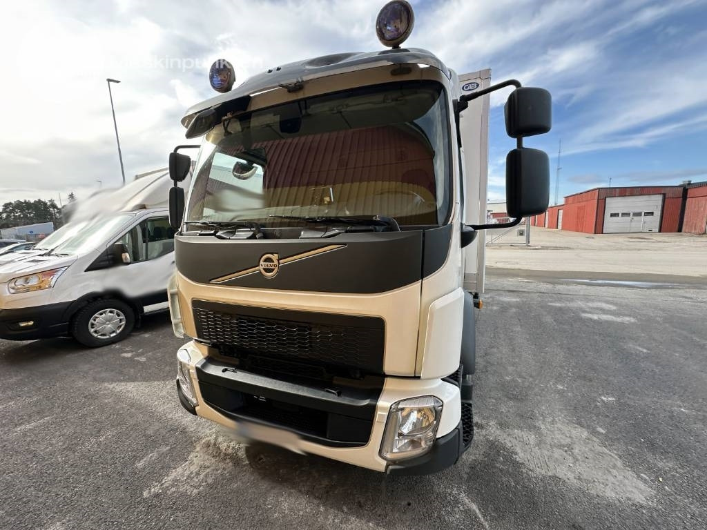 Volvo FL 210 - Box truck: picture 2 Volvo FL 210 - Box truck: picture 2
