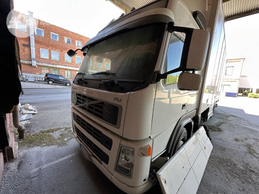 Volvo FM 300  - Box truck: picture 4 Volvo FM 300  - Box truck: picture 4