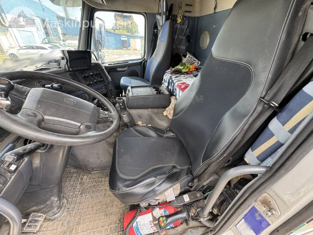 Container transporter/ Swap body truck Volvo FM 440 CAMELEONT + BERFLAK + BETONGBLANDARE: picture 32