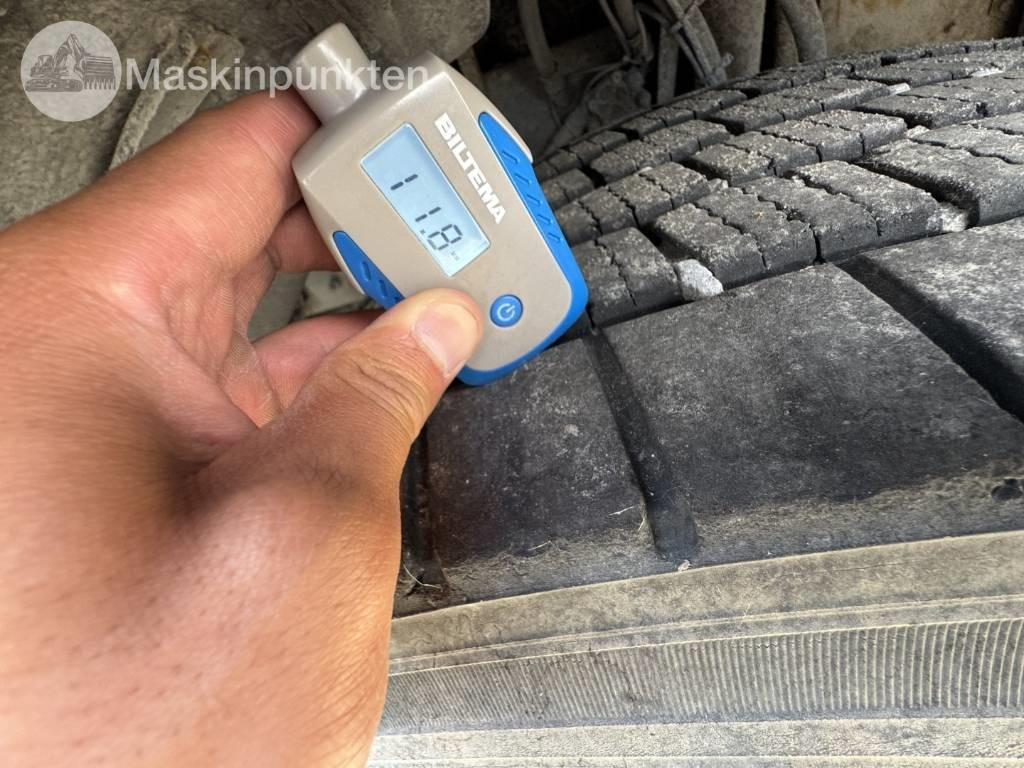 Container transporter/ Swap body truck Volvo FM 440 CAMELEONT + BERFLAK + BETONGBLANDARE: picture 24