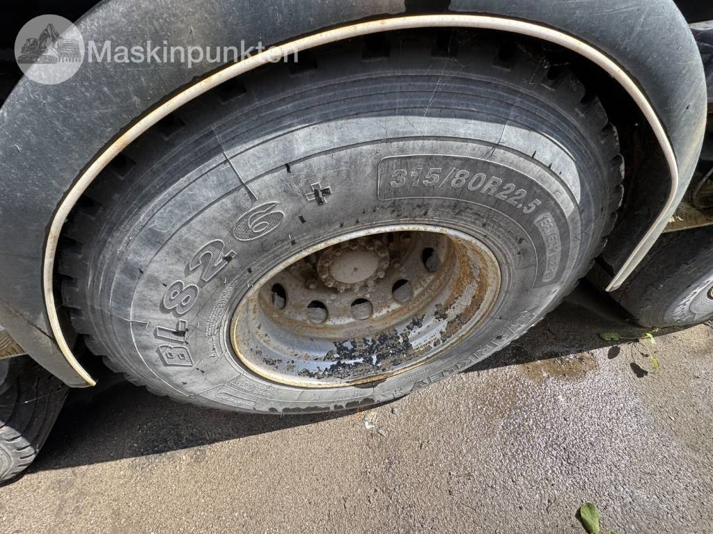 Container transporter/ Swap body truck Volvo FM 440 CAMELEONT + BERFLAK + BETONGBLANDARE: picture 12