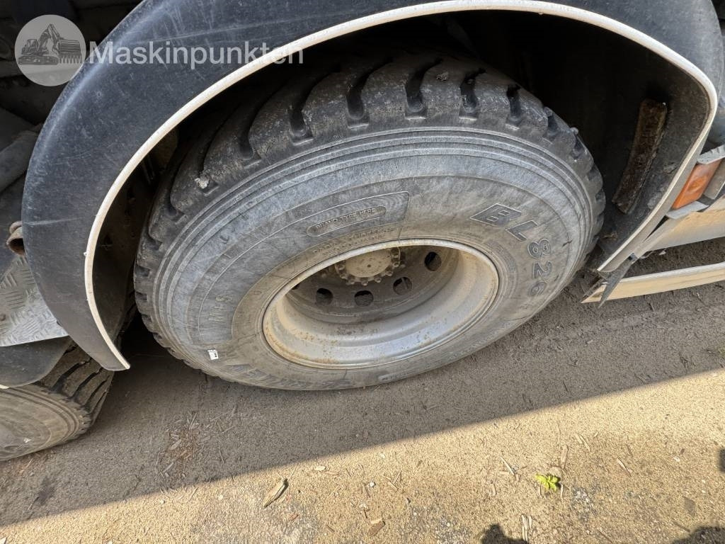 Container transporter/ Swap body truck Volvo FM 440 CAMELEONT + BERFLAK + BETONGBLANDARE: picture 23