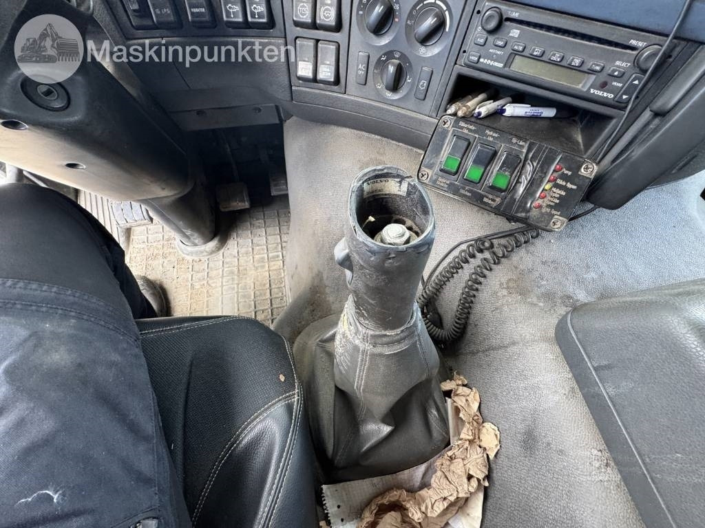 Container transporter/ Swap body truck Volvo FM 440 CAMELEONT + BERFLAK + BETONGBLANDARE: picture 38