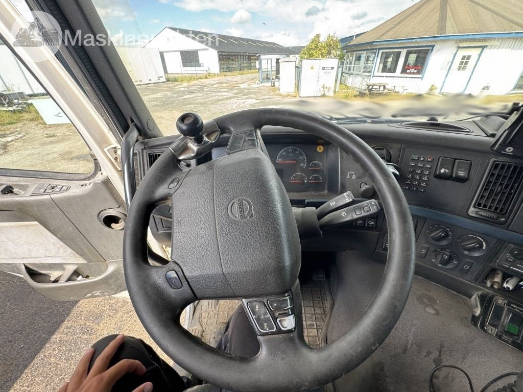 Container transporter/ Swap body truck Volvo FM 440 CAMELEONT + BERFLAK + BETONGBLANDARE: picture 34