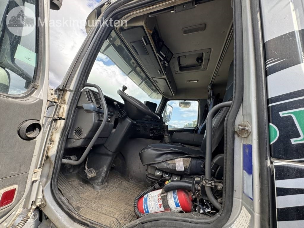 Container transporter/ Swap body truck Volvo FM 440 CAMELEONT + BERFLAK + BETONGBLANDARE: picture 30