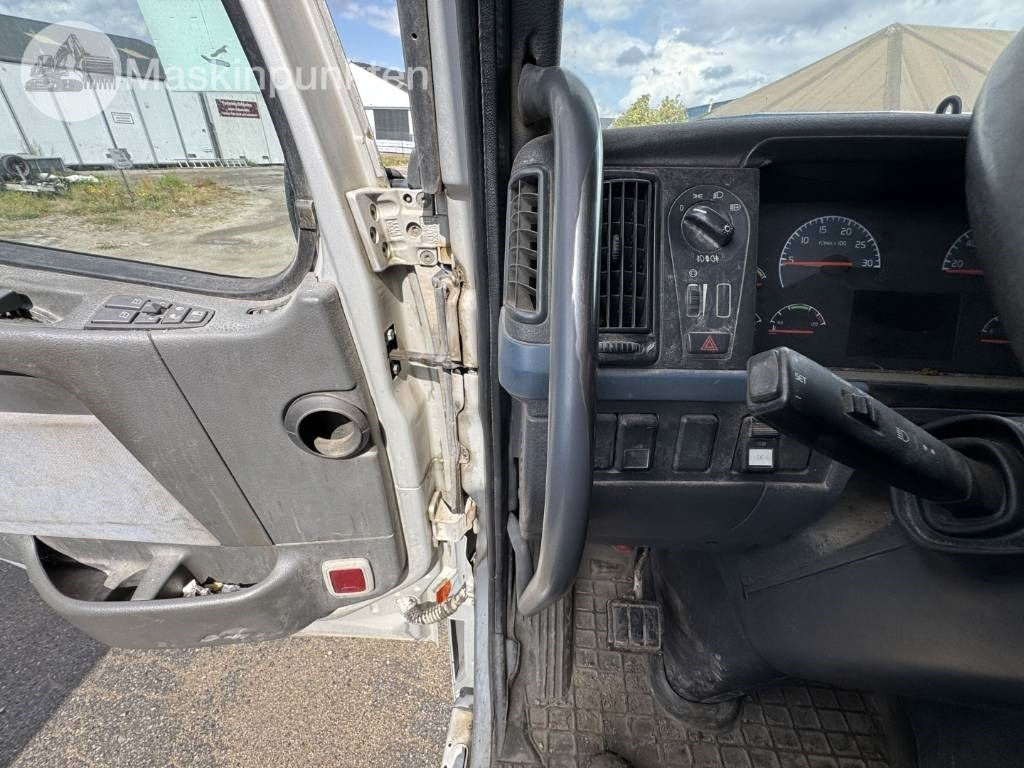 Container transporter/ Swap body truck Volvo FM 440 CAMELEONT + BERFLAK + BETONGBLANDARE: picture 35