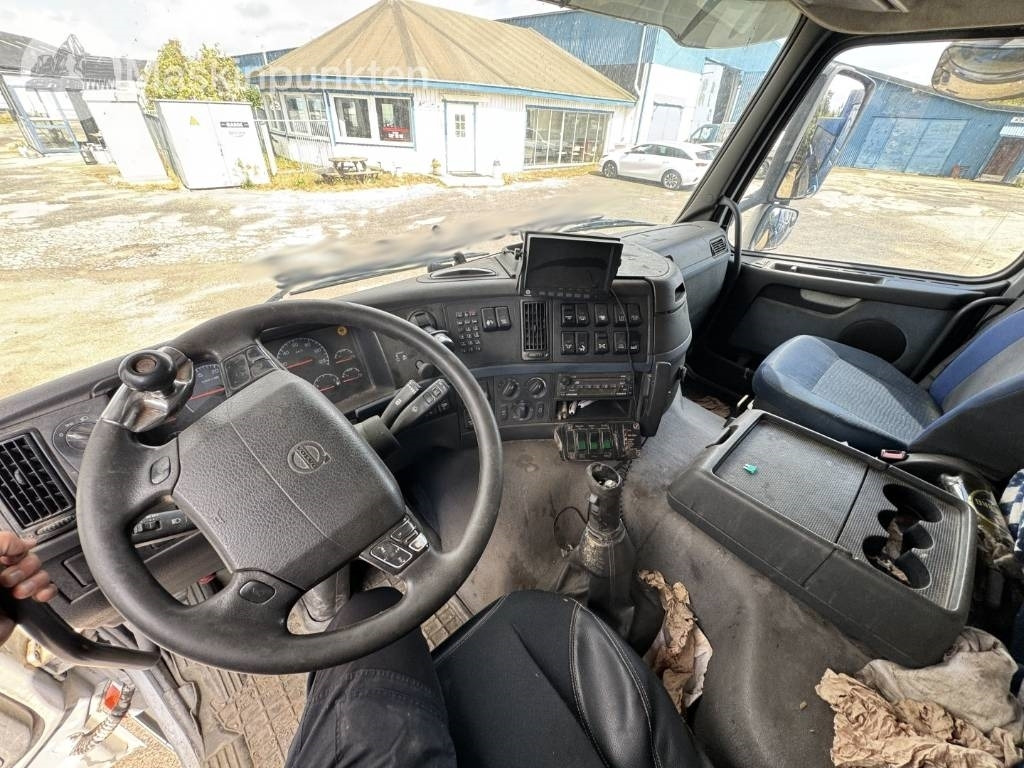 Container transporter/ Swap body truck Volvo FM 440 CAMELEONT + BERFLAK + BETONGBLANDARE: picture 33