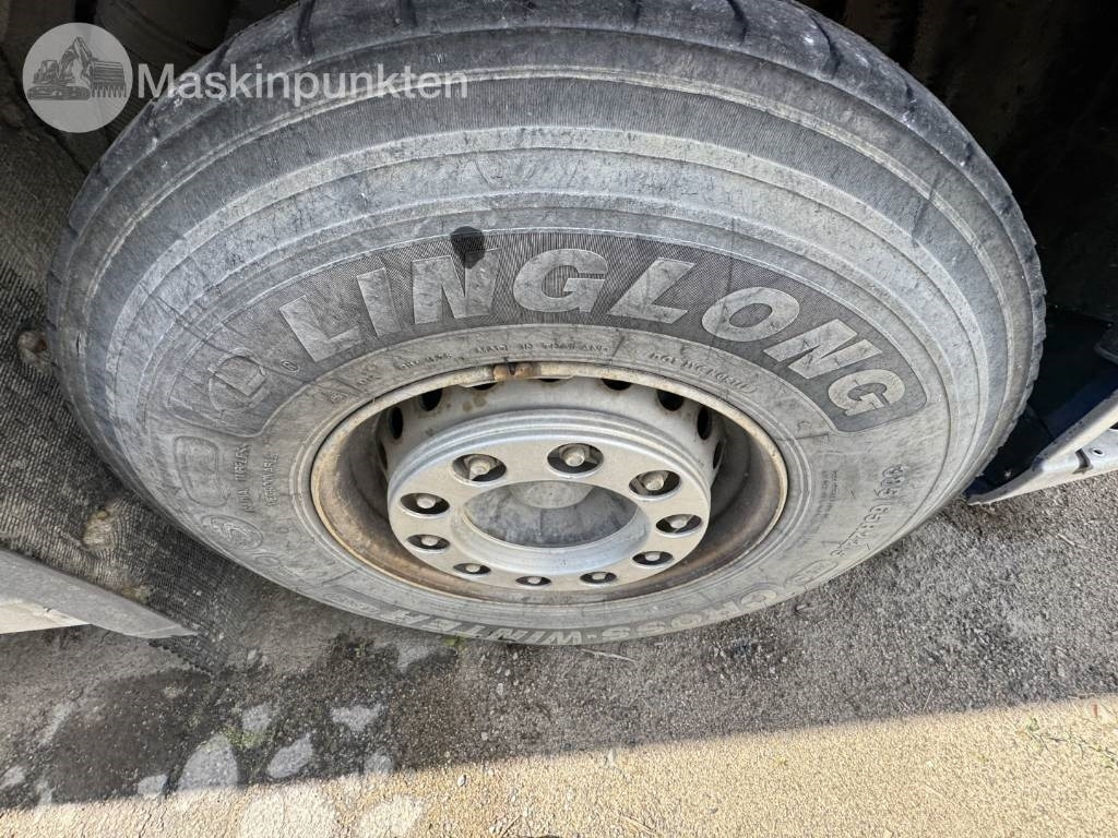 Container transporter/ Swap body truck Volvo FM 440 CAMELEONT + BERFLAK + BETONGBLANDARE: picture 25