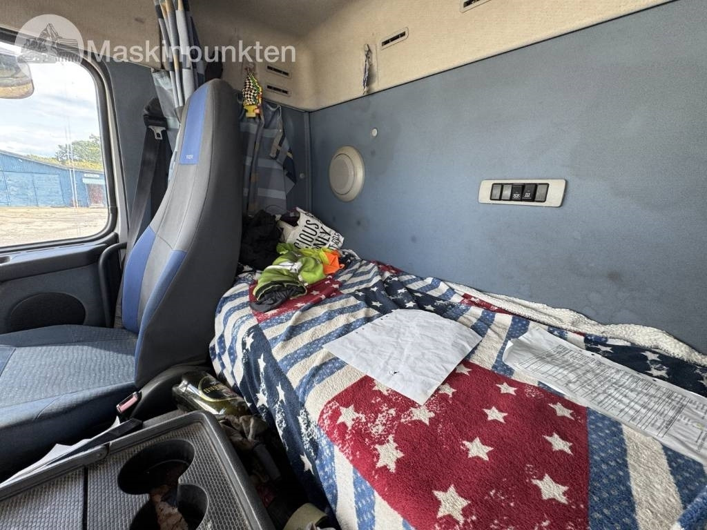 Container transporter/ Swap body truck Volvo FM 440 CAMELEONT + BERFLAK + BETONGBLANDARE: picture 41