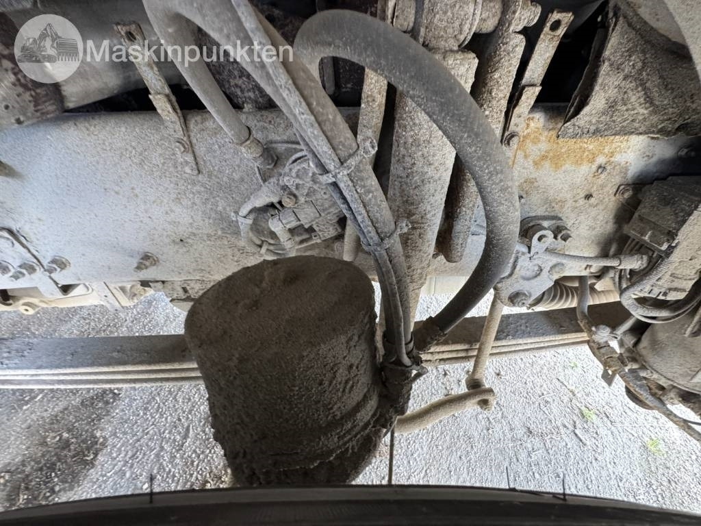 Container transporter/ Swap body truck Volvo FM 440 CAMELEONT + BERFLAK + BETONGBLANDARE: picture 26