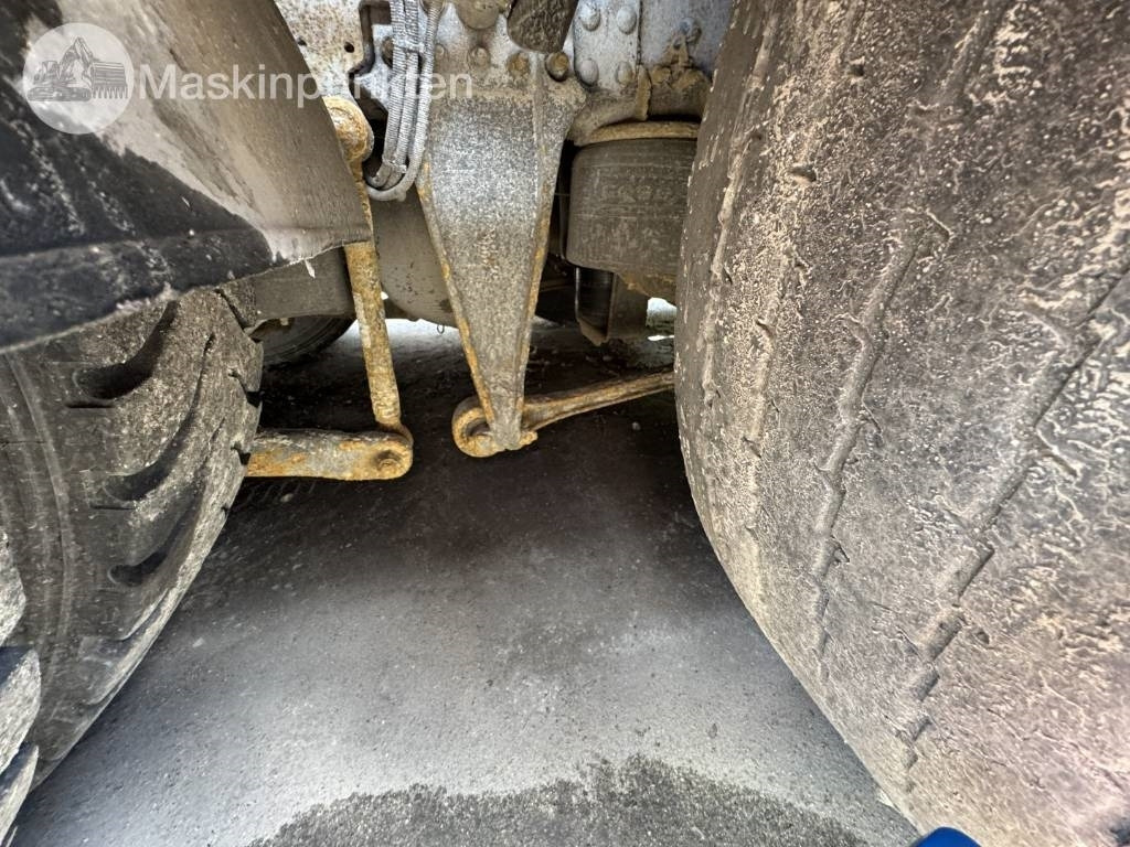 Container transporter/ Swap body truck Volvo FM 440 CAMELEONT + BERFLAK + BETONGBLANDARE: picture 14