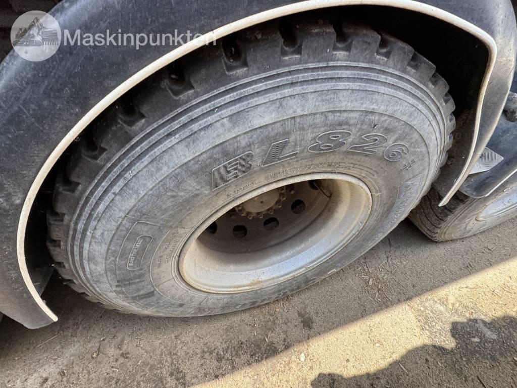 Container transporter/ Swap body truck Volvo FM 440 CAMELEONT + BERFLAK + BETONGBLANDARE: picture 21