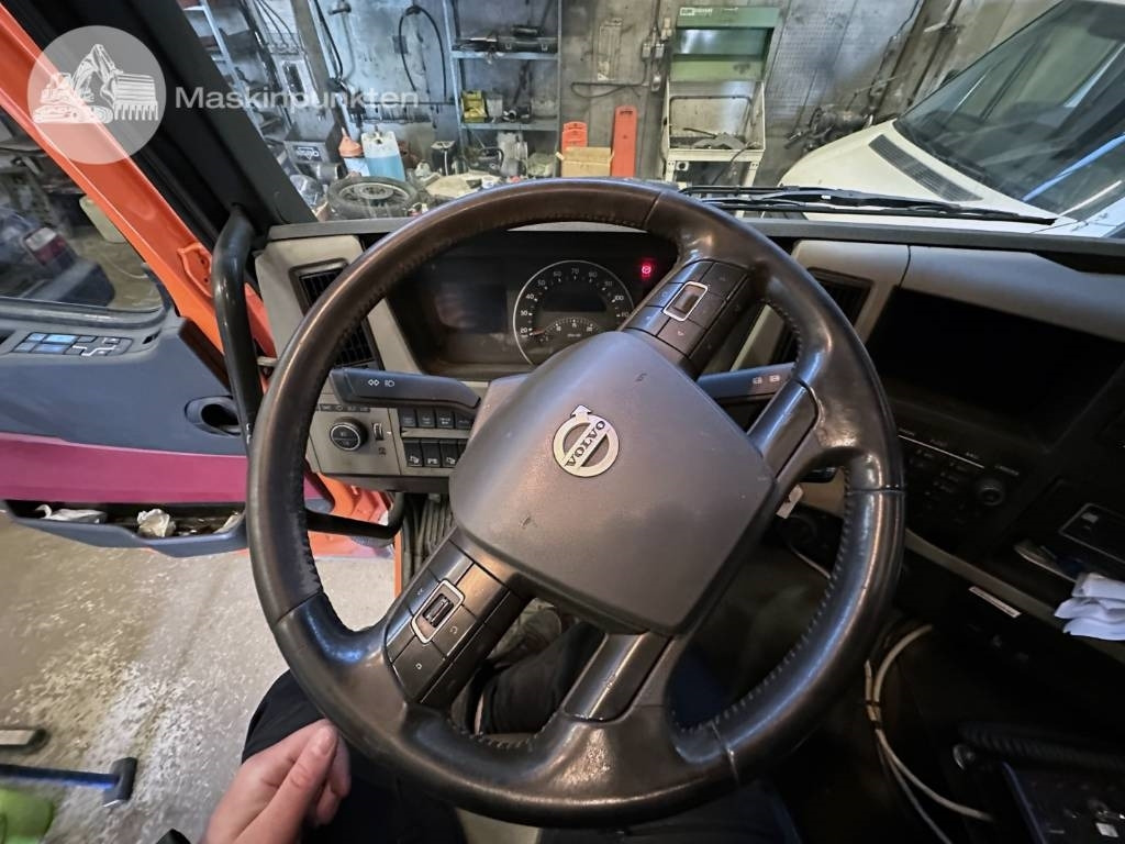 Container transporter/ Swap body truck Volvo FM 460 LAXO TMA: picture 19