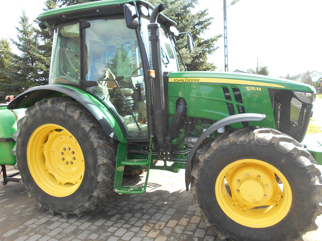 John Deere 5115M - Farm tractor: picture 2 John Deere 5115M - Farm tractor: picture 2