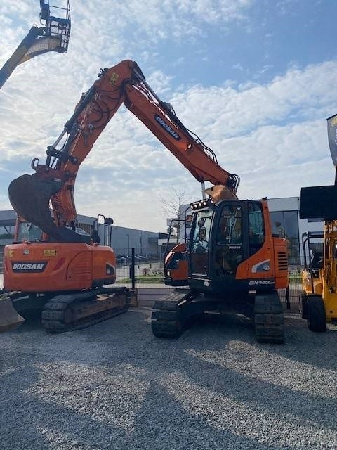 Crawler excavator Hitachi 135 US-6: picture 32