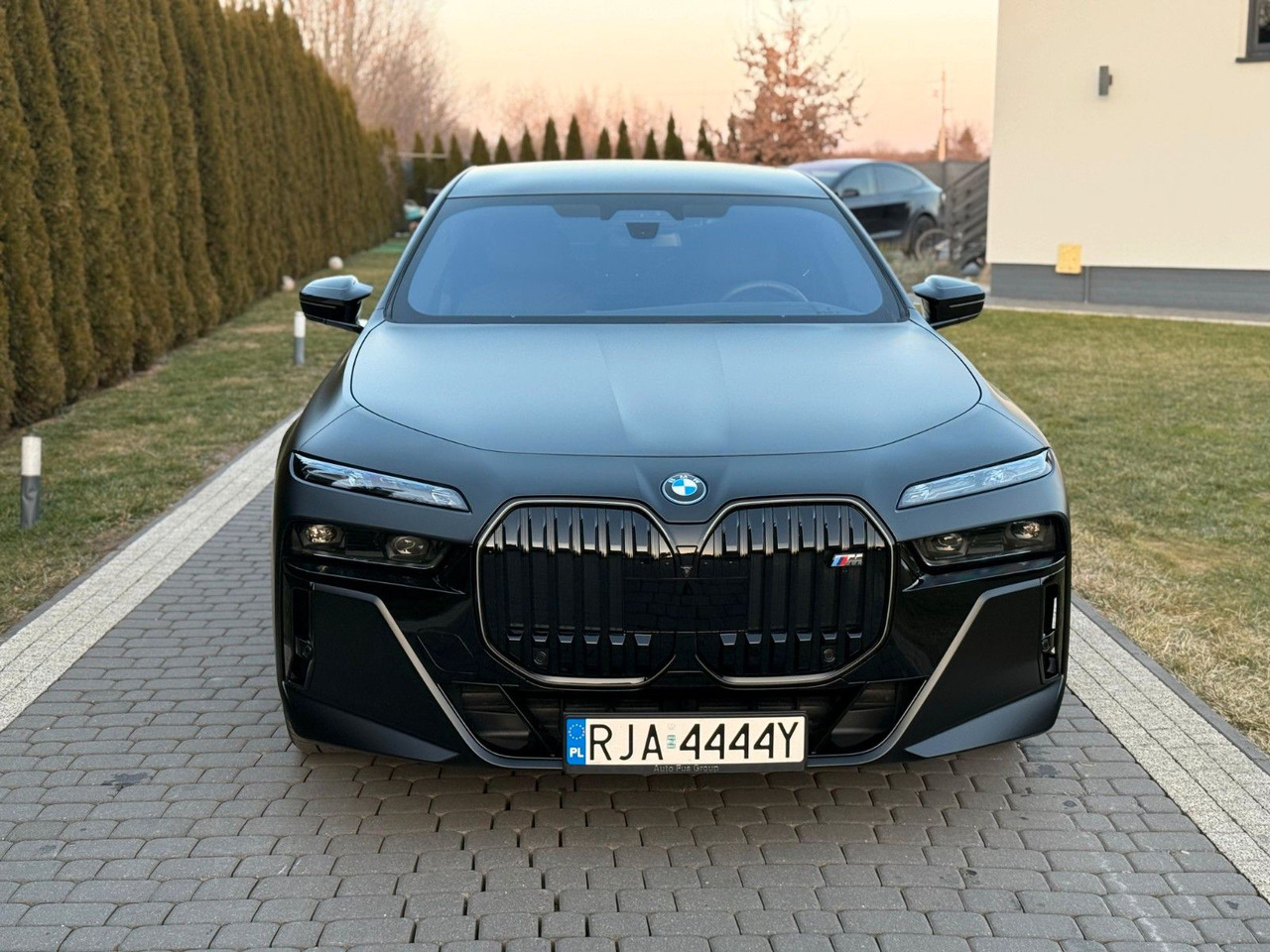 BMW M760 Baureihe 7 Lim M760 e xDrive - Sedan: picture 2 BMW M760 Baureihe 7 Lim M760 e xDrive - Sedan: picture 2