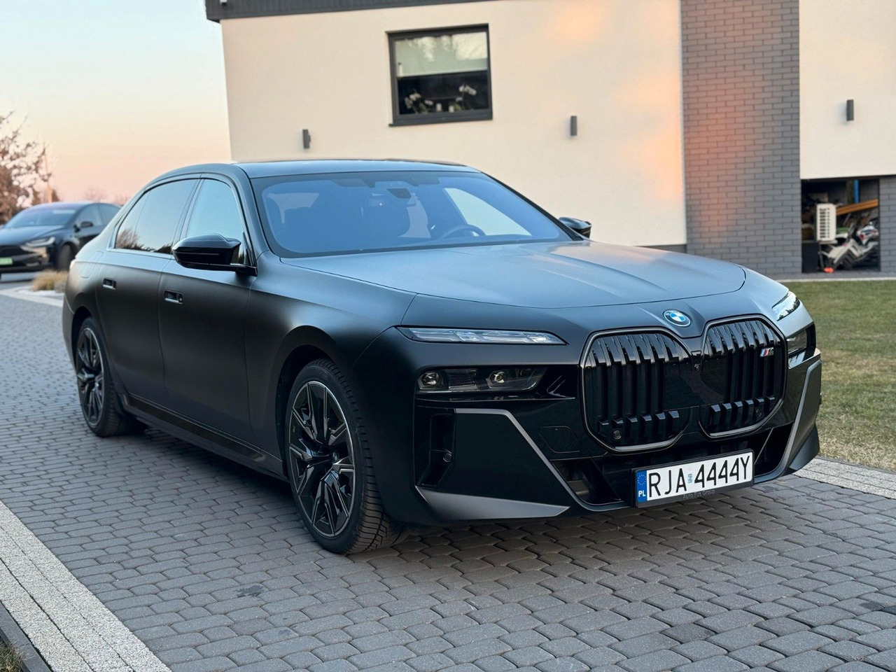 BMW M760 Baureihe 7 Lim M760 e xDrive - Sedan: picture 3 BMW M760 Baureihe 7 Lim M760 e xDrive - Sedan: picture 3