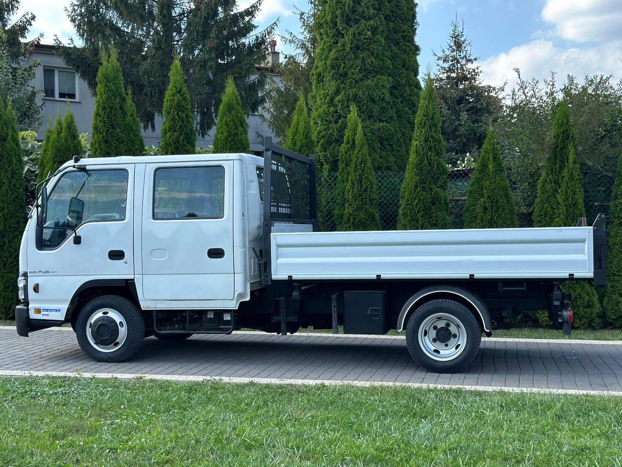 Isuzu 35 N TIPPER 3-SIDE KIPPER DOUBLE CABIN - Tipper van, Combi van: picture 4 Isuzu 35 N TIPPER 3-SIDE KIPPER DOUBLE CABIN - Tipper van, Combi van: picture 4