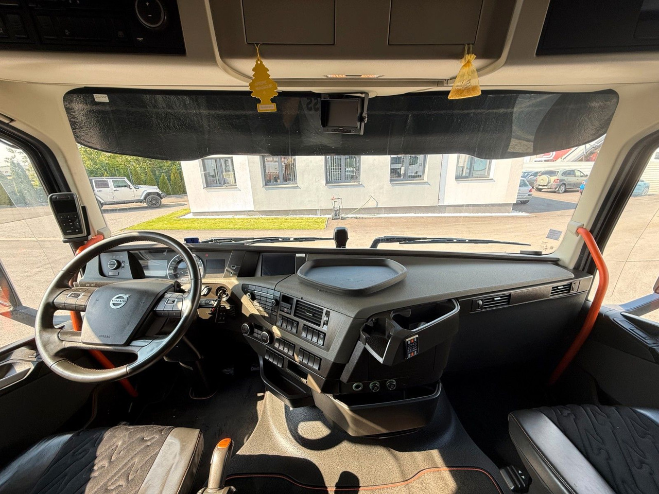 Box truck Volvo FH16 660 HP XL  TANDEM 6x2 LIMITED EDITION: picture 17