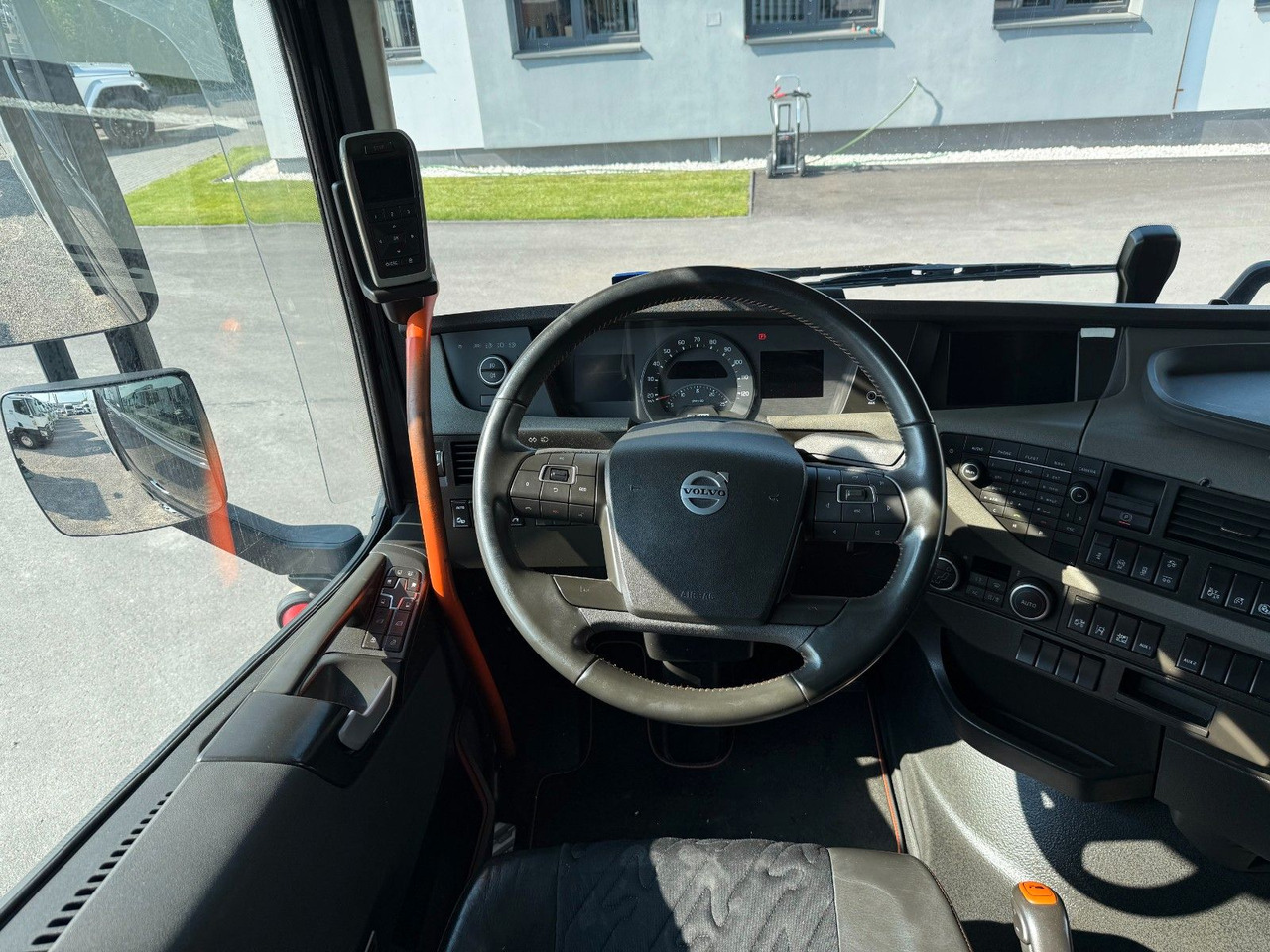 Box truck Volvo FH16 660 HP XL  TANDEM 6x2 LIMITED EDITION: picture 19
