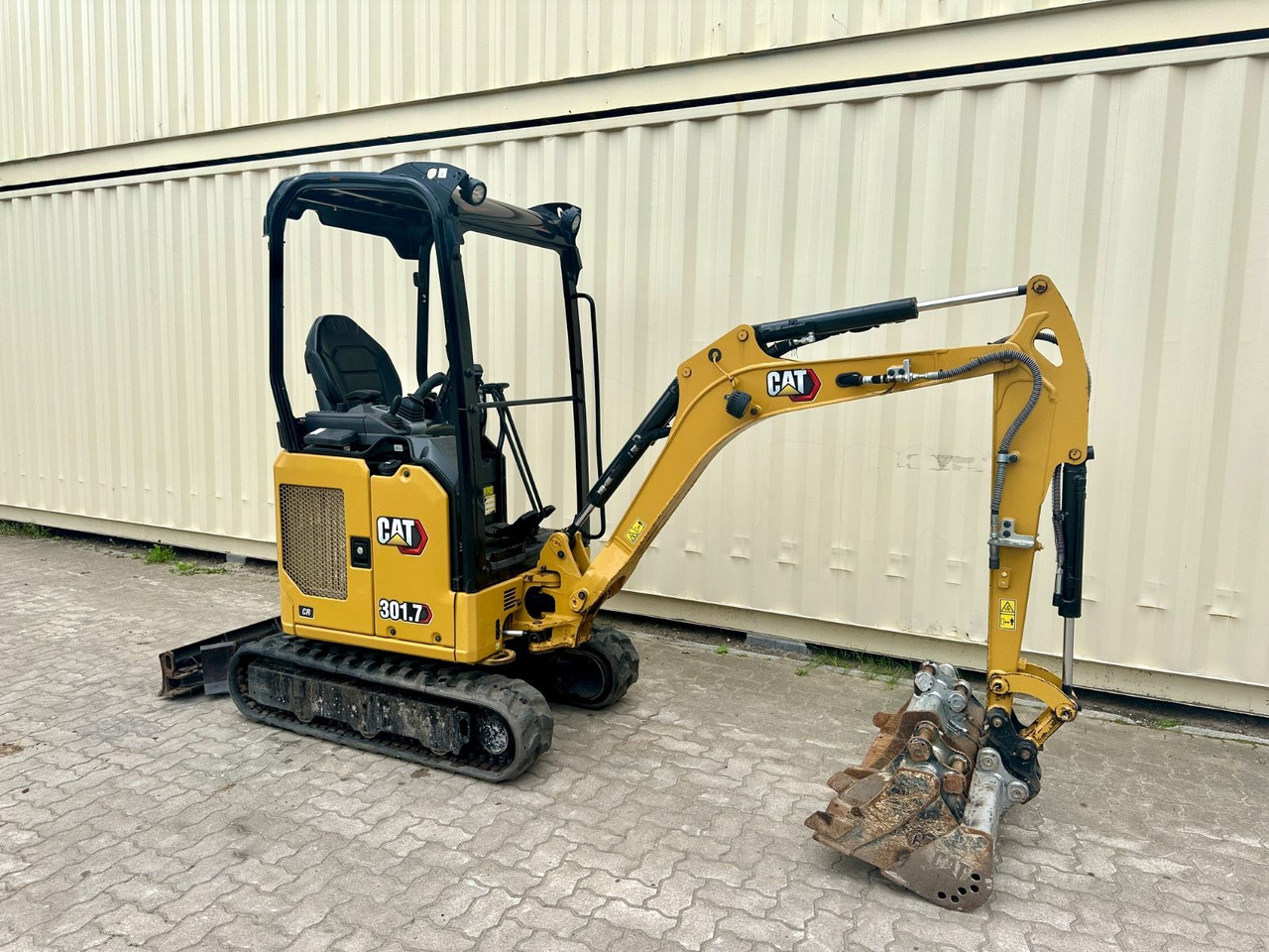CAT 301.7 CR / 2022 BJ / 656 H / 3 x Löffel - Mini excavator: picture 2 CAT 301.7 CR / 2022 BJ / 656 H / 3 x Löffel - Mini excavator: picture 2