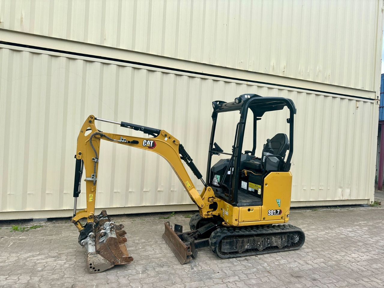 CAT 301.7 CR / 2022 BJ / 656 H / 3 x Löffel - Mini excavator: picture 4 CAT 301.7 CR / 2022 BJ / 656 H / 3 x Löffel - Mini excavator: picture 4