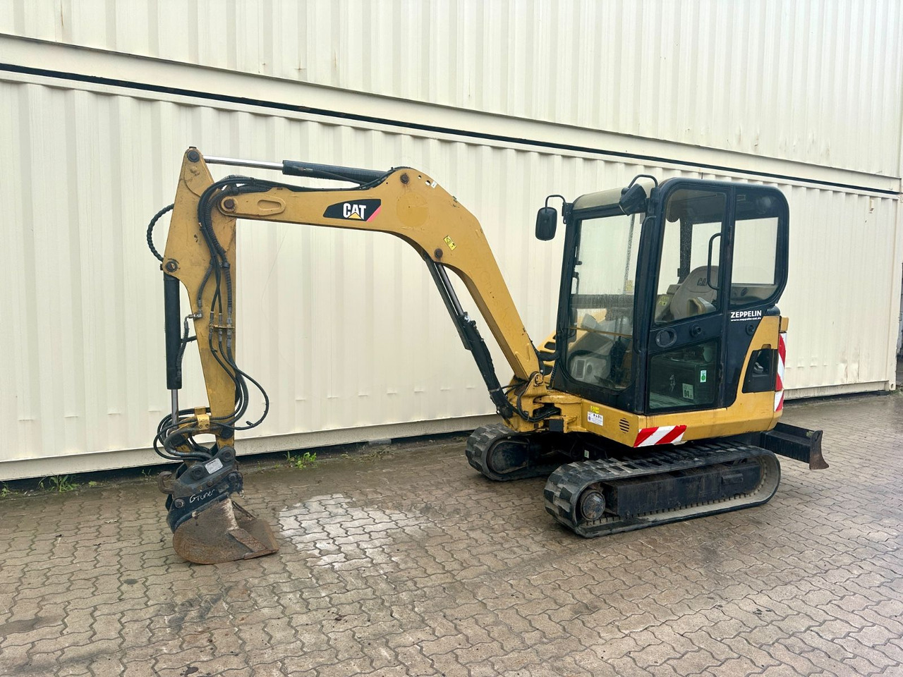 CAT 302.5C / OilQuick OQ40 / Deutsche Maschine - Mini excavator: picture 2 CAT 302.5C / OilQuick OQ40 / Deutsche Maschine - Mini excavator: picture 2