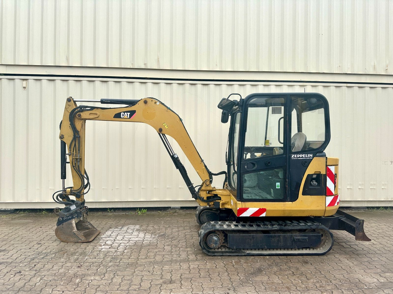 CAT 302.5C / OilQuick OQ40 / Deutsche Maschine - Mini excavator: picture 1 CAT 302.5C / OilQuick OQ40 / Deutsche Maschine - Mini excavator: picture 1