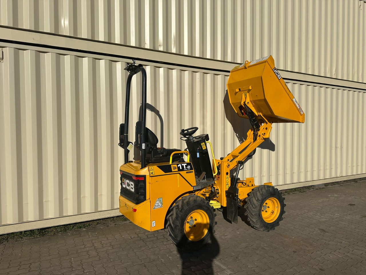 JCB 1T-2 High Tip Dumper, 632 Bh, 1.000 KG - Mini dumper: picture 4 JCB 1T-2 High Tip Dumper, 632 Bh, 1.000 KG - Mini dumper: picture 4