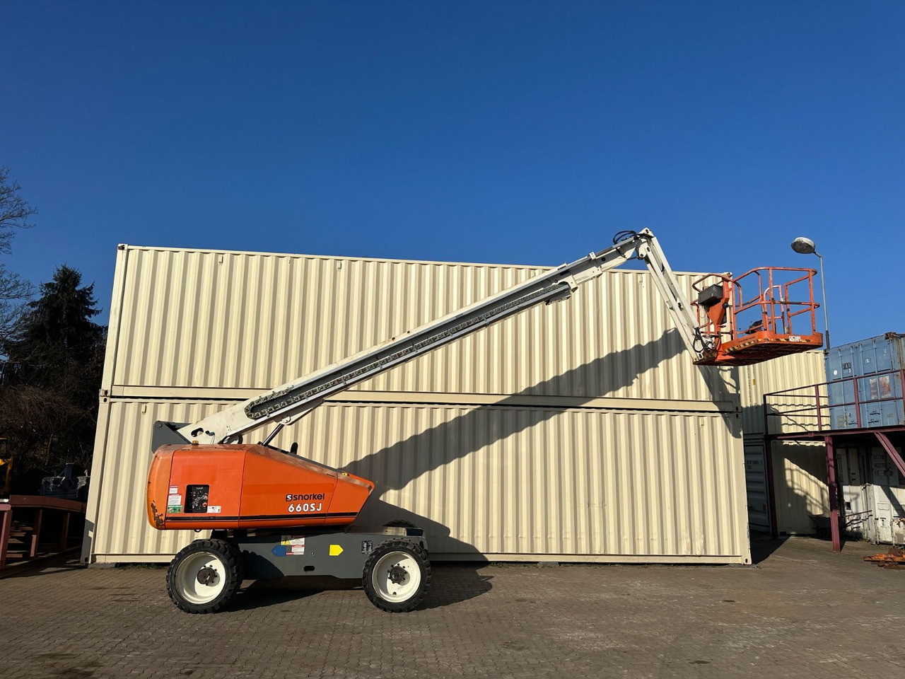 Snorkel 660SJ 4x4 / 22 Meter / 2019 BJ / 2.495 H - Truck mounted aerial platform: picture 5 Snorkel 660SJ 4x4 / 22 Meter / 2019 BJ / 2.495 H - Truck mounted aerial platform: picture 5